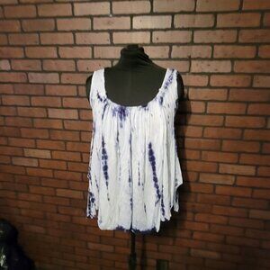 En Creme tie dye tank top with lace up detail in the back.